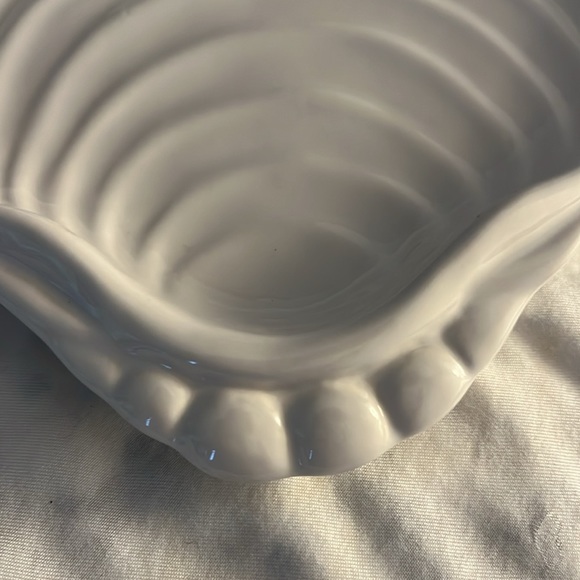 5 Pottery Barn Clam Shell Salad Plates White 9" Beach heavy Luncheon Nautical - Picture 10 of 11